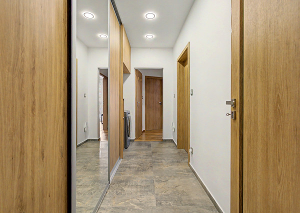 Na predaj prerobený, zariadený 3 izbový byt v Ružinove BA