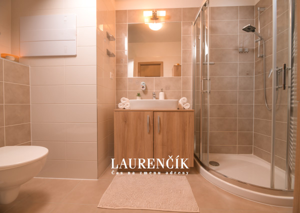 NA PREDAJ | 2 - IZBOVÝ BYT V NOVOSTAVBE S PARKOVACÍM MIESTOM, TRENČIANSKE STANKOVCE