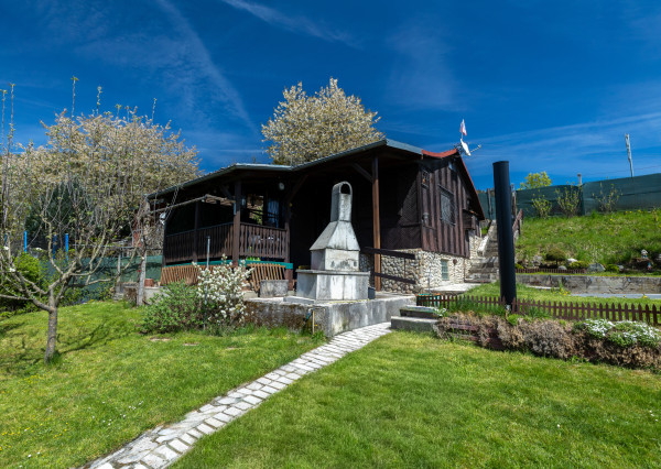 Na predaj chatka s celoročným bývaním v Považskom Chlmci