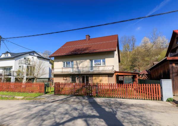 Na predaj priestranný 6-izbový rodinný dom v Oščadnici