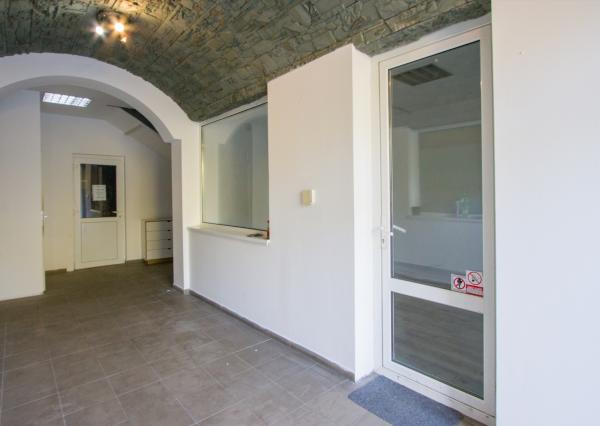 Na prenájom samostatná kancelária v centre Šamorína