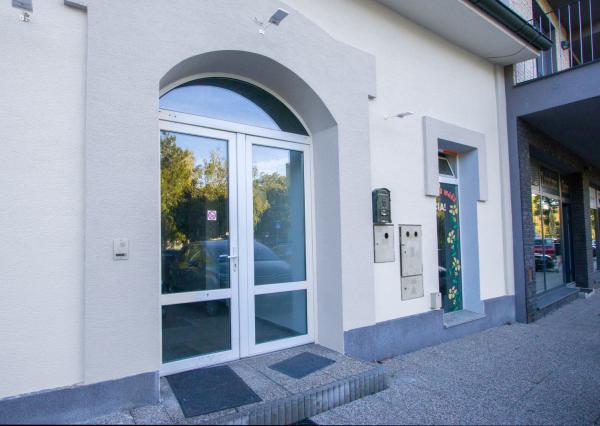 Na prenájom samostatná kancelária v centre Šamorína