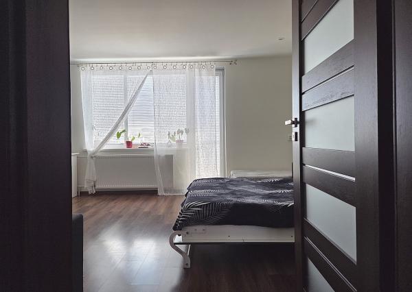 4 izb. byt. jednotka v RD, kompletná rekonštrukcia, 87 m², garáž, pivnica, skladové priestory s pozemkom 333 m2