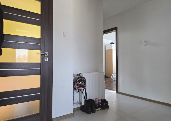 3 izb. byt. jednotka v RD, kompletná rekonštrukcia, 87 m², garáž, pivnica, skladové priestory s pozemkom 333 m2