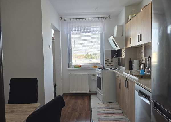 3 izb. byt. jednotka v RD, kompletná rekonštrukcia, 87 m², garáž, pivnica, skladové priestory s pozemkom 333 m2