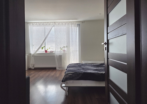 3 izb. byt. jednotka v RD, kompletná rekonštrukcia, 87 m², garáž, pivnica, skladové priestory s pozemkom 333 m2