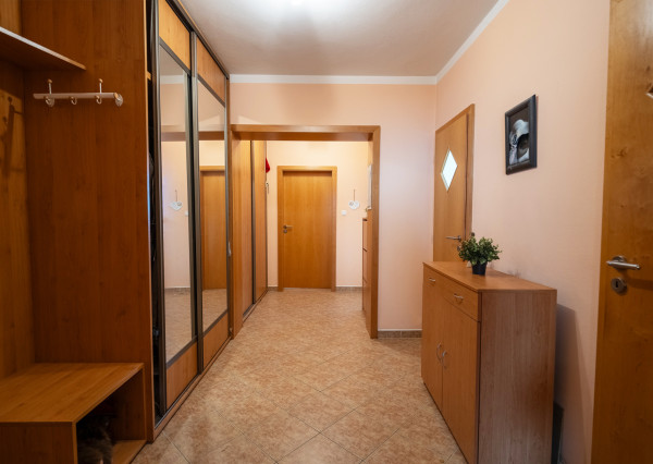 Na predaj čiastočne zariadený 3-izbový byt vo Vrakuni