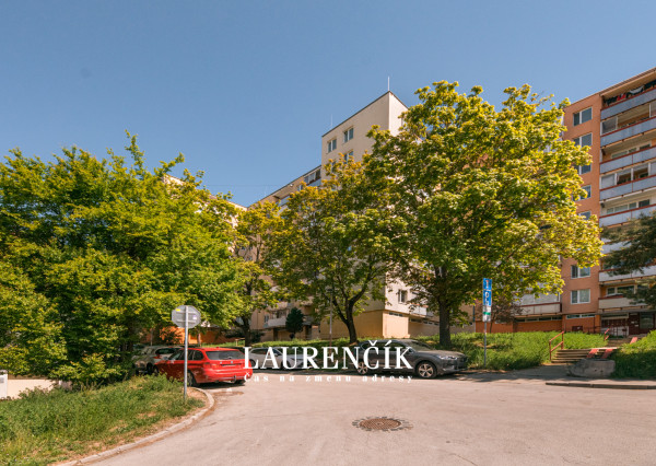 NA PRENÁJOM | 2-IZBOVÝ BYT S BALKÓNOM NA JUHU V TRENČÍNE