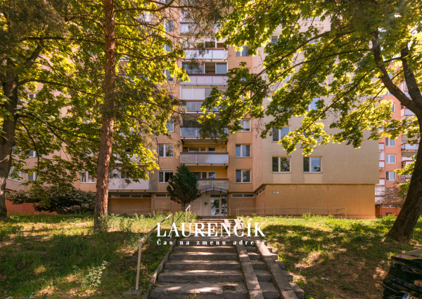 NA PRENÁJOM | 2-IZBOVÝ BYT S BALKÓNOM NA JUHU V TRENČÍNE