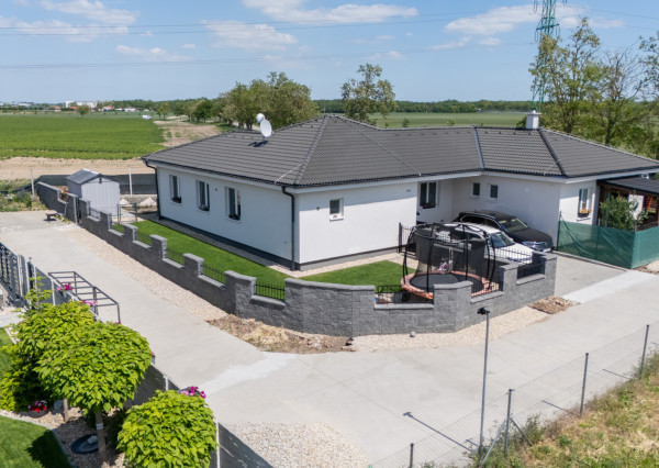 Na predaj rodinný dom s krásnou záhradou v obci Hrubý Šúr