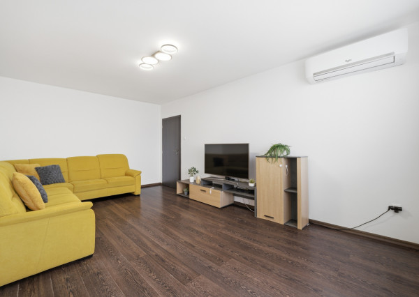 Na predaj 3-izbový byt s loggiou v centre Malaciek