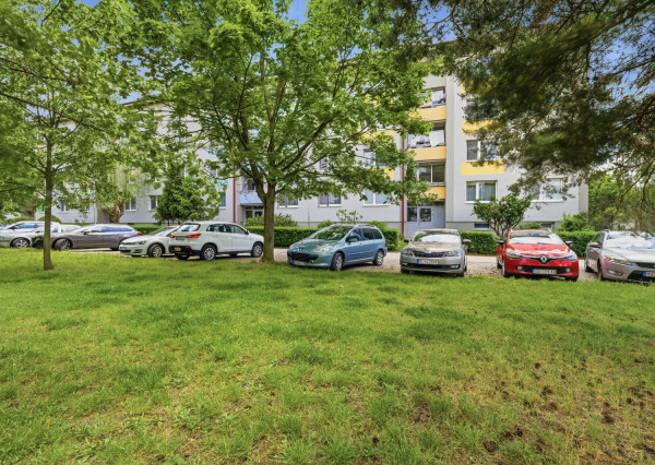 Na predaj 3-izbový byt s loggiou v centre Malaciek