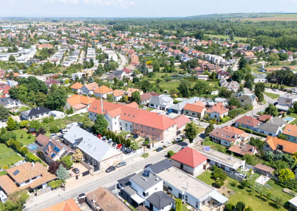 Na predaj priestranný 4,5 - izbový byt v Seredi