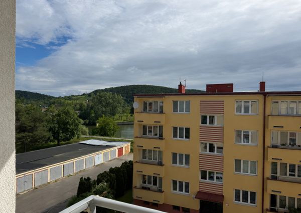 Na prenájom 1-izbový byt s balkónom vo vyhľadávanej lokalite Sihoť v Trenčíne