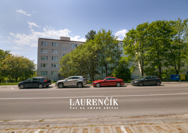 NA PREDAJ | 3 - IZBOVÝ BYT VO VYHĽADÁVANEJ LOKALITE | PRIEVIDZA -  UL. CLEMENTISOVA
