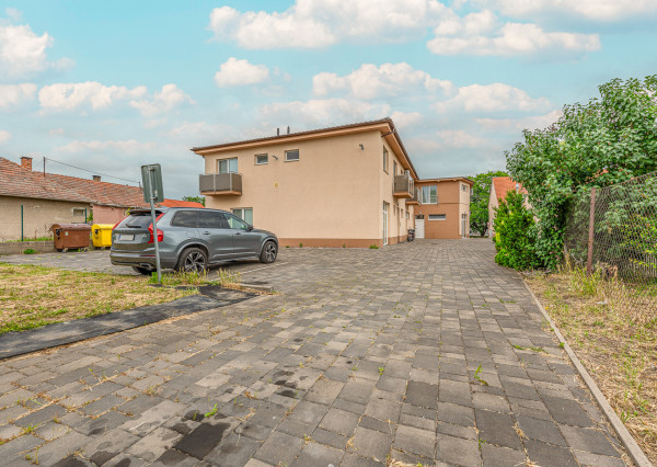 Na prenájom moderný 1-izbový byt v centre obce Močenok