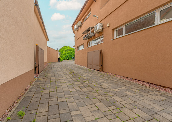 Na prenájom moderný 1-izbový byt v centre obce Močenok