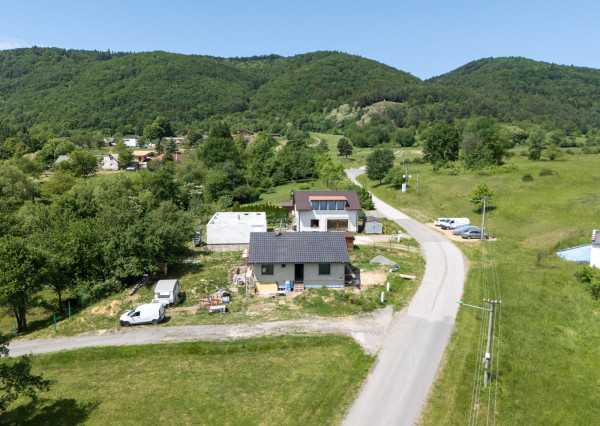 Na predaj novostavba rodinného domu pod lesom – Prestavlky pri Žiari nad Hronom