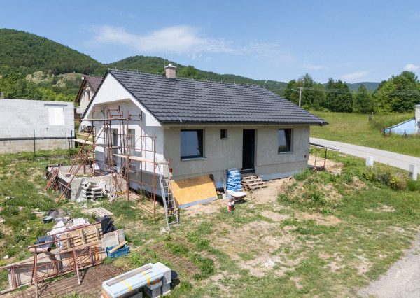 Na predaj novostavba rodinného domu pod lesom – Prestavlky pri Žiari nad Hronom