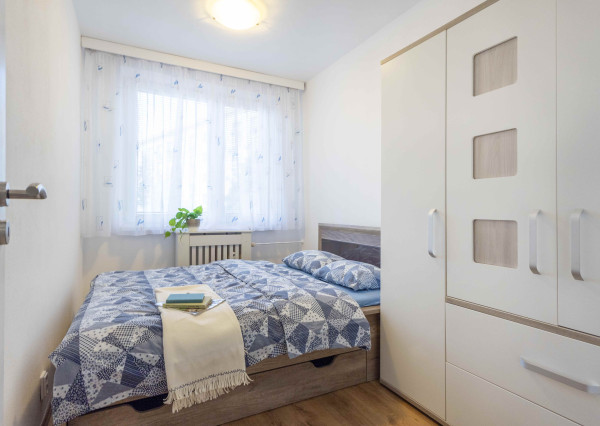 Na prenájom utulný 2-izbový byt v širšom centre Bratislavy – Nové Mesto