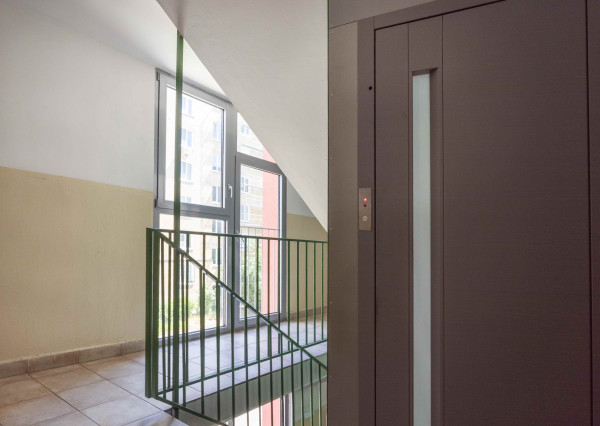 Na prenájom utulný 2-izbový byt v širšom centre Bratislavy – Nové Mesto