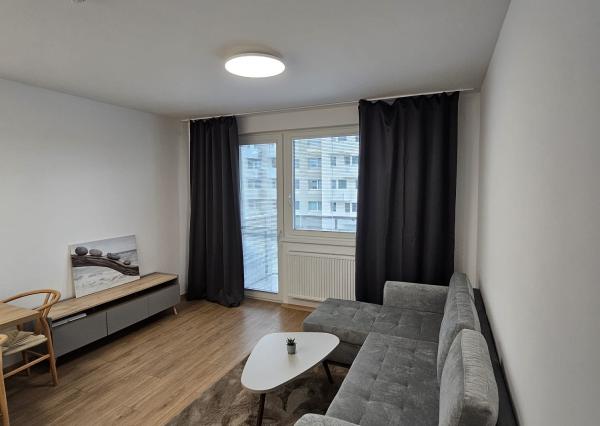 Klimatizovaný 2 izb. byt s parkovaním Ovocné Sady