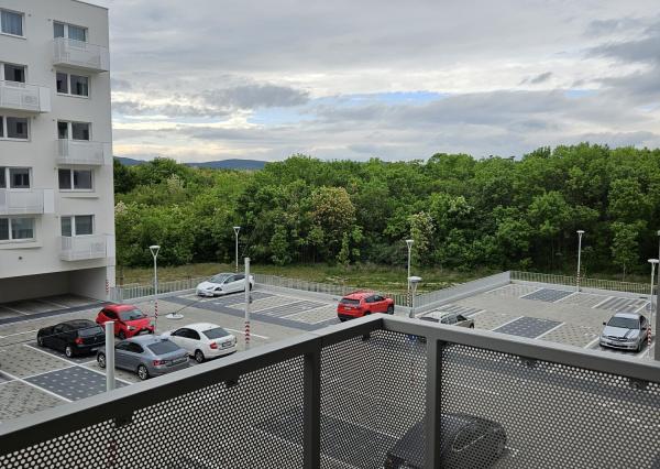 Klimatizovaný 2 izb. byt s parkovaním Ovocné Sady