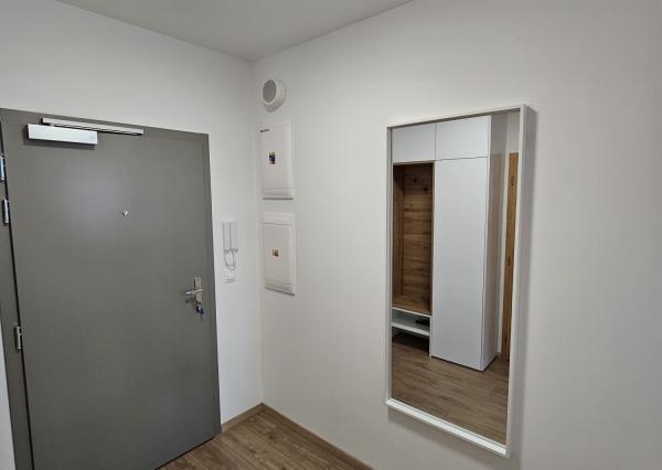 Klimatizovaný 2 izb. byt s parkovaním Ovocné Sady