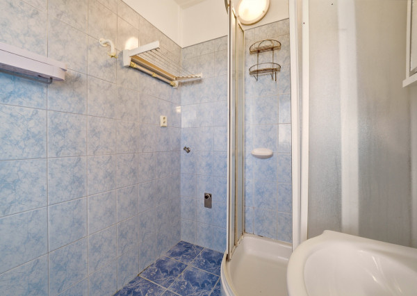 Investičná príležitosť vo Vrakuni – priestranný 2-izbový byt 64 m² s lodžiou na Čiližskej ulici