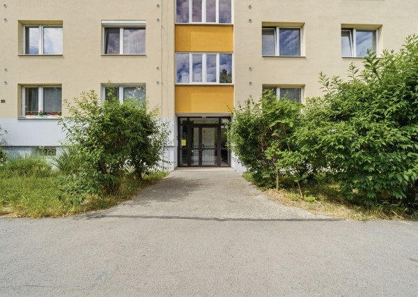 Investičná príležitosť vo Vrakuni – priestranný 2-izbový byt 64 m² s lodžiou na Čiližskej ulici
