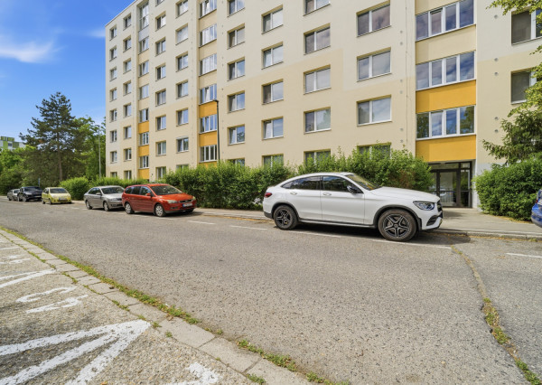 Investičná príležitosť vo Vrakuni – priestranný 2-izbový byt 64 m² s lodžiou na Čiližskej ulici