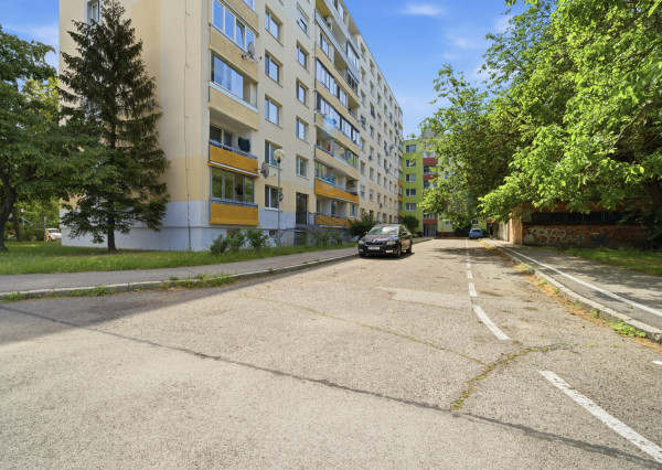 Investičná príležitosť vo Vrakuni – priestranný 2-izbový byt 64 m² s lodžiou na Čiližskej ulici