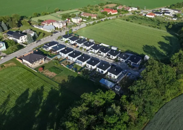 Na predaj zariadený rodinný dom s terasou – Dvorec, časť Sliezska Osada
