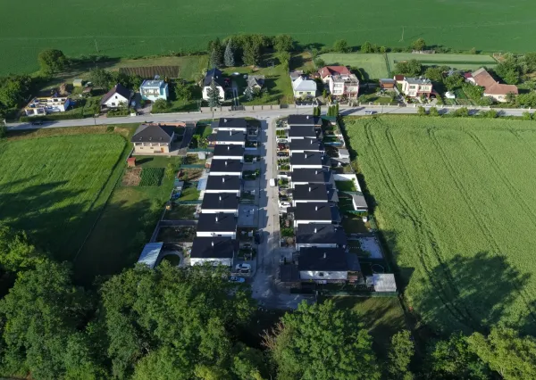 Na predaj zariadený rodinný dom s terasou – Dvorec, časť Sliezska Osada