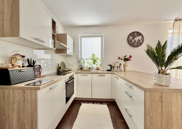 Stačí sa nasťahovať – moderný 2-izbový byt s balkónom a parkovacím miestom