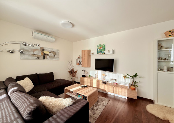 Stačí sa nasťahovať – moderný 2-izbový byt s balkónom a parkovacím miestom