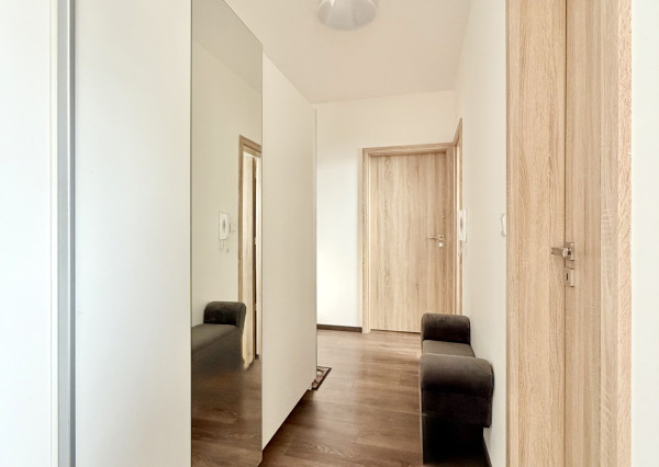 Stačí sa nasťahovať – moderný 2-izbový byt s balkónom a parkovacím miestom