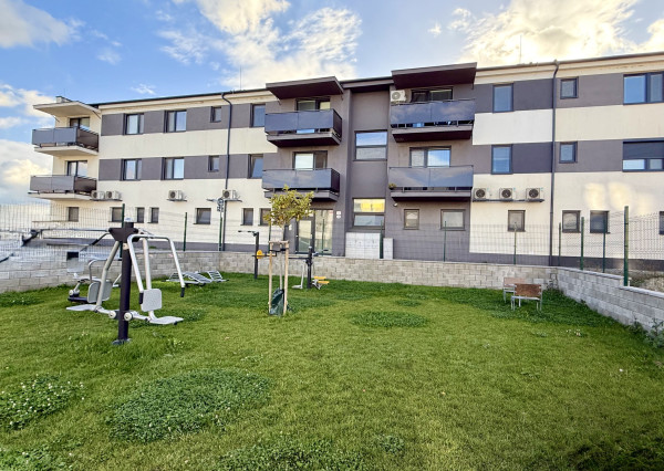 Stačí sa nasťahovať – moderný 2-izbový byt s balkónom a parkovacím miestom