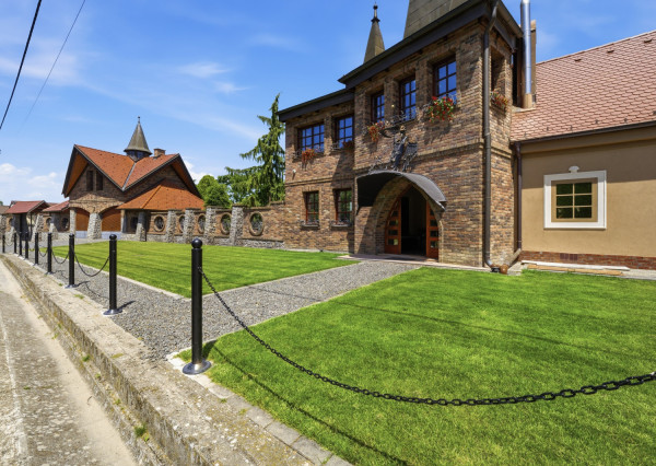 Na prenájom exkluzívna 5-izbová vila v aristokratickom štýle v Šamoríne