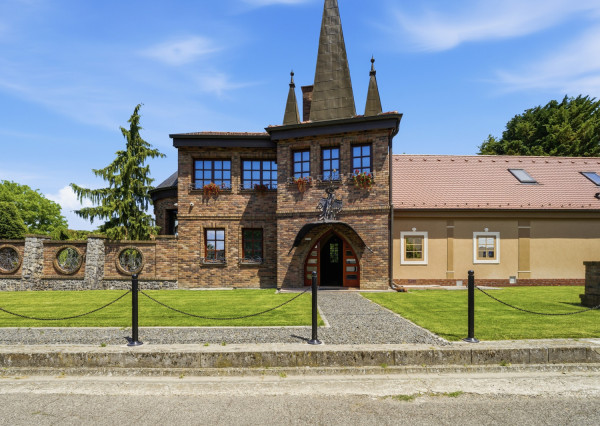 Na prenájom exkluzívna 5-izbová vila v aristokratickom štýle v Šamoríne
