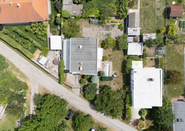 Na predaj 6-izbový rodinný dom s garážou a bazénom v Kvetoslavove