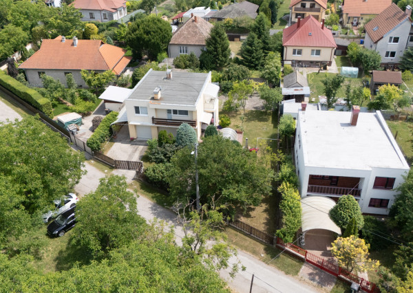 Na predaj 6-izbový rodinný dom s garážou a bazénom v Kvetoslavove
