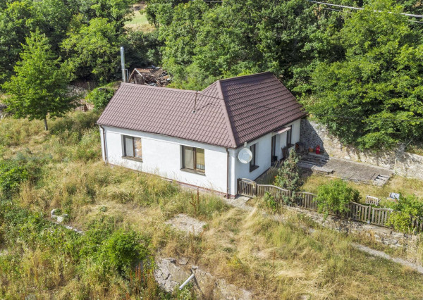 Výnimočný pozemok s RD a nádherným výhľadom na Svätý Jur