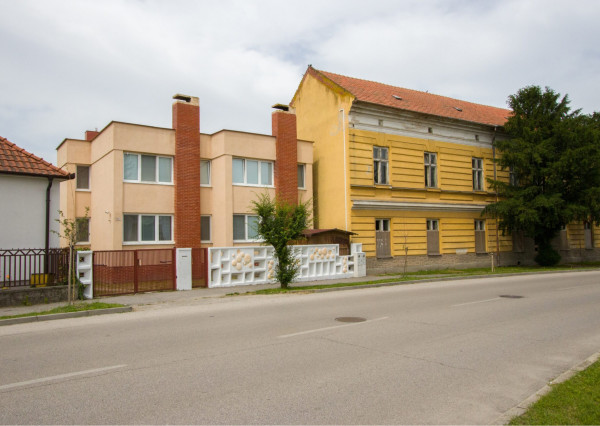 Na predaj dvojdom s 3 samostatnými bytovými jednotkami, Zlaté Klasy
