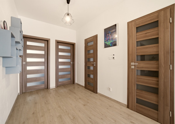 Na predaj 3-izbový byt s veľkorysou terasou a parkovaním, Dunajská Lužná