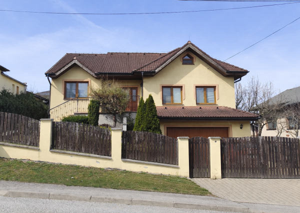 Na predaj dvojgeneračný rodinný dom blízko Bánoviec nad Bebravou
