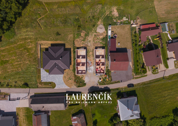 NA PREDAJ |  4 - IZBOVÝ RODINNÝ DOM BUNGALOV | MELČICE LIESKOVÉ - ČASŤ DOLINA
