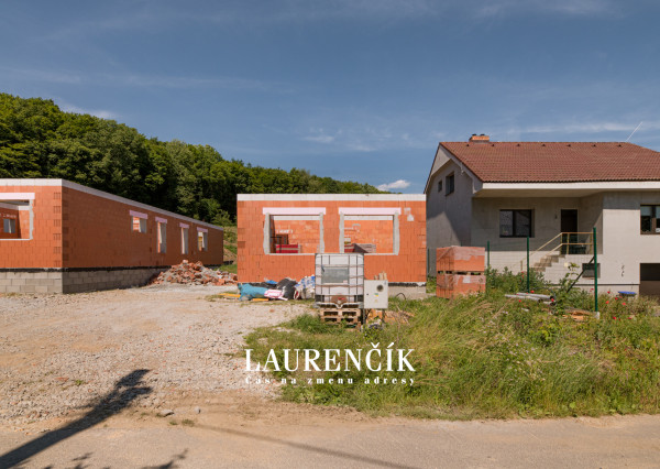 NA PREDAJ | 4 - IZBOVÝ RODINNÝ DOM | MELČICE LIESKOVÉ - ČASŤ DOLINA