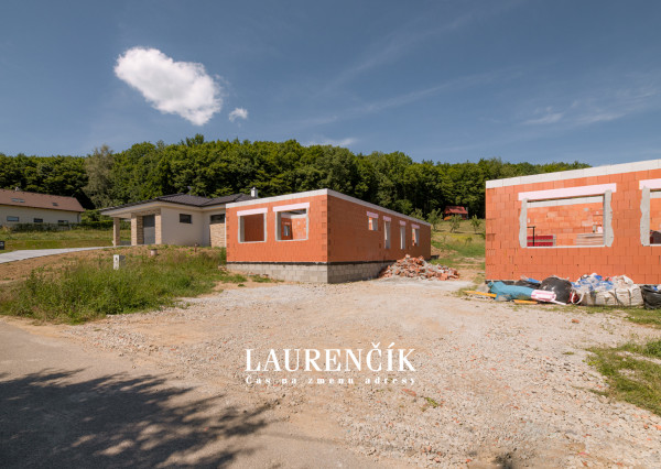 NA PREDAJ | 4 - IZBOVÝ RODINNÝ DOM | MELČICE LIESKOVÉ - ČASŤ DOLINA