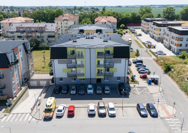 Na predaj 2-izbový byt s 2 garážovými státiami v Šamoríne